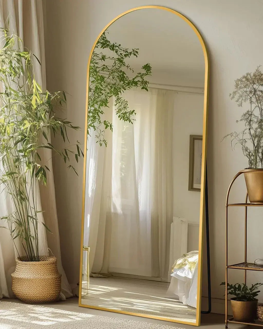 Modern full length Standingmirror in luxury bedroom interior
